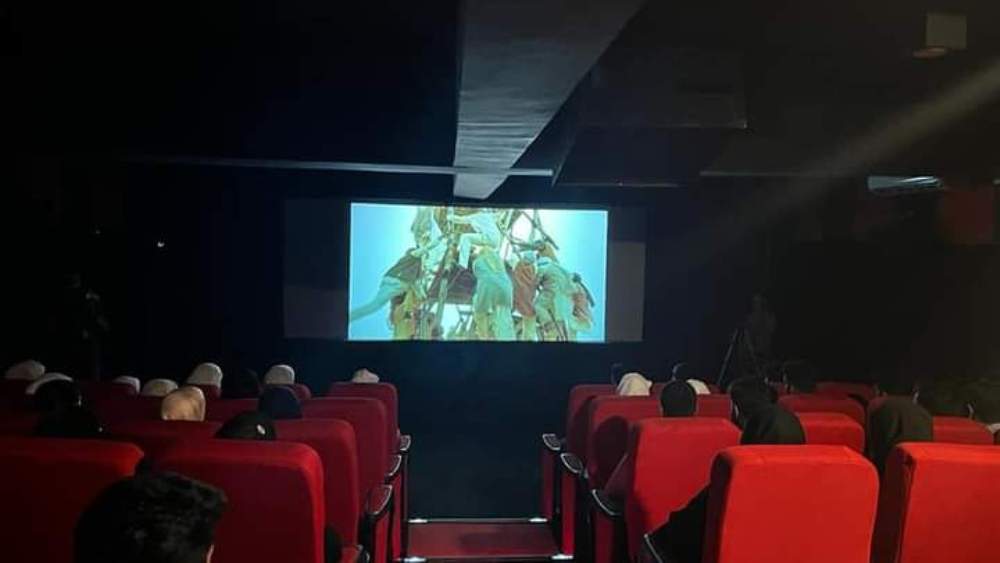 जम्मू कश्मीर: पुलवामा, शोपियां में खुला पहला सिनेमा हॉल, एलजी ने कहा- हर ज़िले में जल्द होगा थिएटर