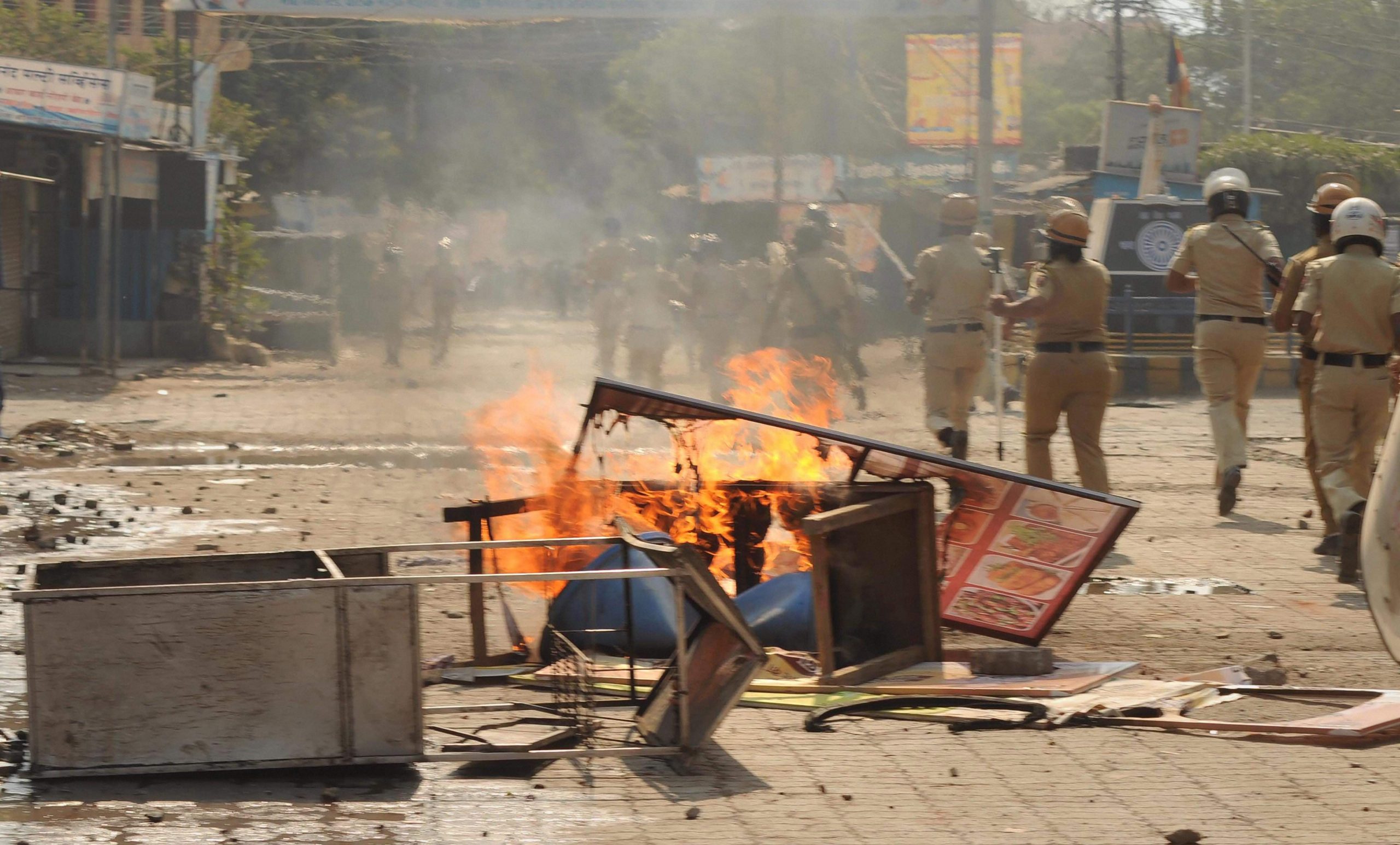 महाराष्ट्र: भीमा कोरेगांव हिंसा की जांच करने वाले आयोग को तीन महीने का विस्तार मिला