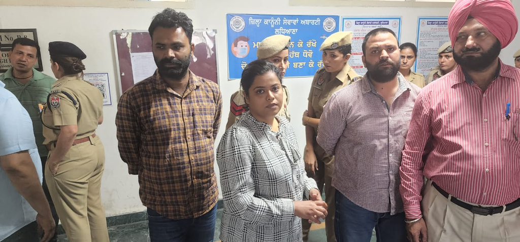 महिला पत्रकार की गिरफ्तारी पर घिरी पंजाब सरकार, लुधियाना में केजरीवाल का प्रोग्राम कवर करने जाते समय पकड़ा